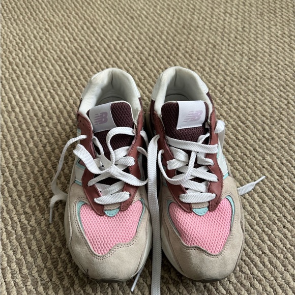 New Balance Women's 57/40 Sneakers - Picture 5 of 8